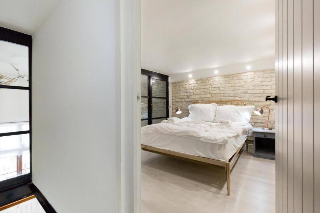 Vintage Vibe: Your Escape Apartment Budapest